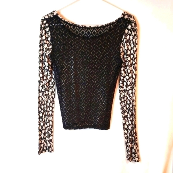 AEROPOSTALE Black White Lace Back L/S Flower Detail Knit Top Sz S M - Picture 3 of 11